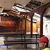 Het dak van deze kerk is verwoest door de orkaan Tomas
