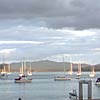Uitzicht op zeilboten vanuit de jachtclub in Opua

