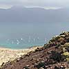 Na een lange klim is dit het uitzicht op een ankerplek bij Isla Graciosa
Na een lange klim is dit het uitzicht op een ankerplek bij Isla Graciosa
