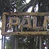 De ingang van de Palmentuin, een park midden in Paramaribo

